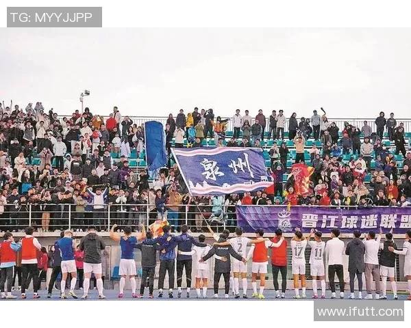 球迷粉丝与足球明星的梦幻相遇瞬间分享与感动 球迷粉丝与足球明星的梦幻相遇瞬间分享与感动