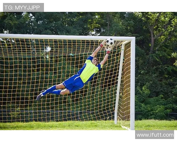足球明星射门技巧深度解析与精彩瞬间图解分享